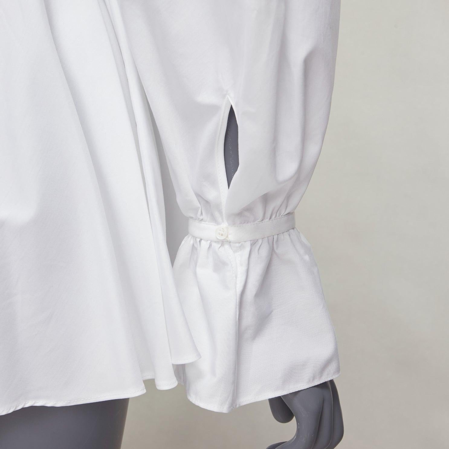 ALEXANDER MCQUEEN white cotton V-neck balloon sleeve peplum dress shirt IT38 XS
Reference: AAWC/A01151
Brand: Alexander McQueen
Designer: Sarah Burton
Material: Cotton
Color: White
Pattern: Solid
Closure: Button
Made in: Italy

CONDITION:
Condition: