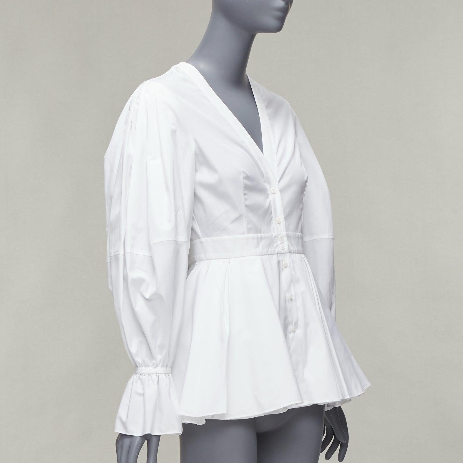 ALEXANDER MCQUEEN white cotton V-neck balloon sleeve peplum dress shirt IT38 XS In Good Condition For Sale In Hong Kong, NT