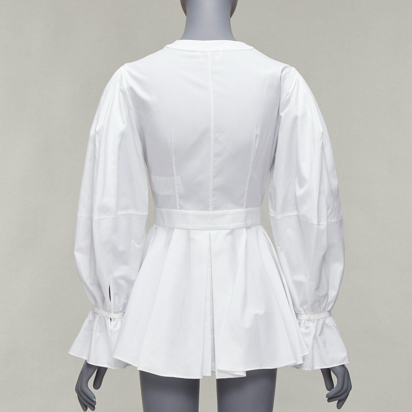 ALEXANDER MCQUEEN white cotton V-neck balloon sleeve peplum dress shirt IT38 XS For Sale 1