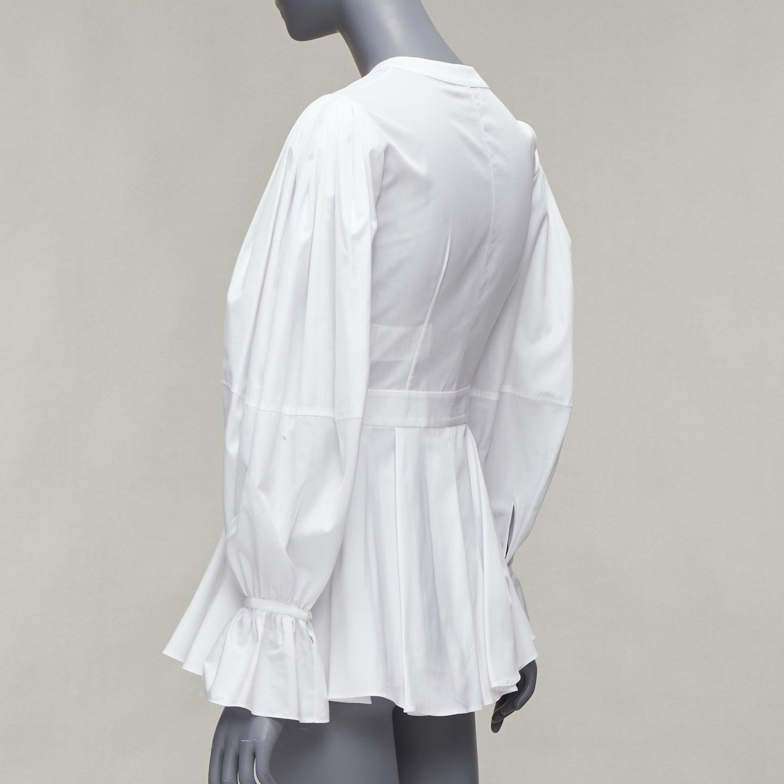 ALEXANDER MCQUEEN white cotton V-neck balloon sleeve peplum dress shirt IT38 XS For Sale 2