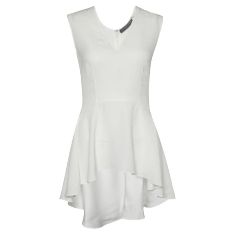 Alexander McQueen Weißes ärmelloses asymmetrisches Top aus Krepp mit Schößchen M im Angebot