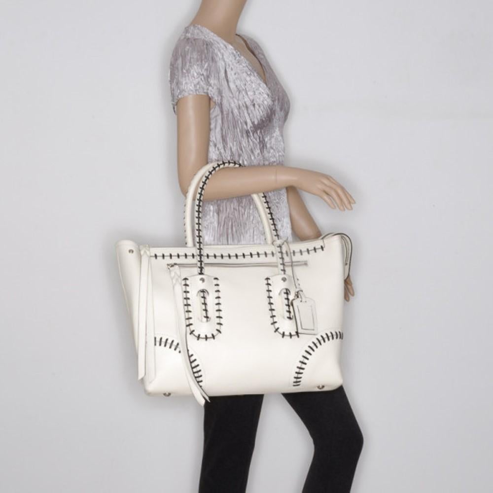 Alexander McQueen White Folkstitch Tote In Good Condition For Sale In Dubai, Al Qouz 2