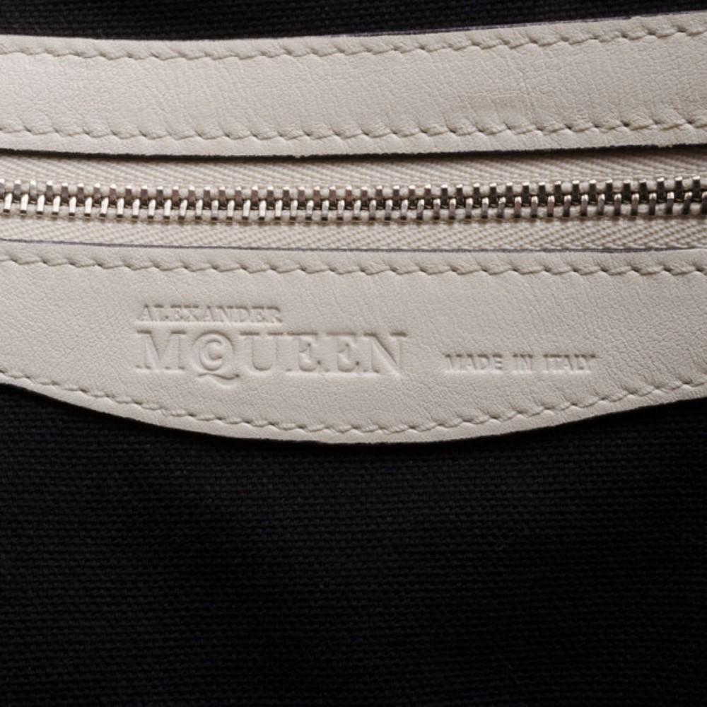 Alexander McQueen Weiße Volksstitch-Tasche im Angebot 4