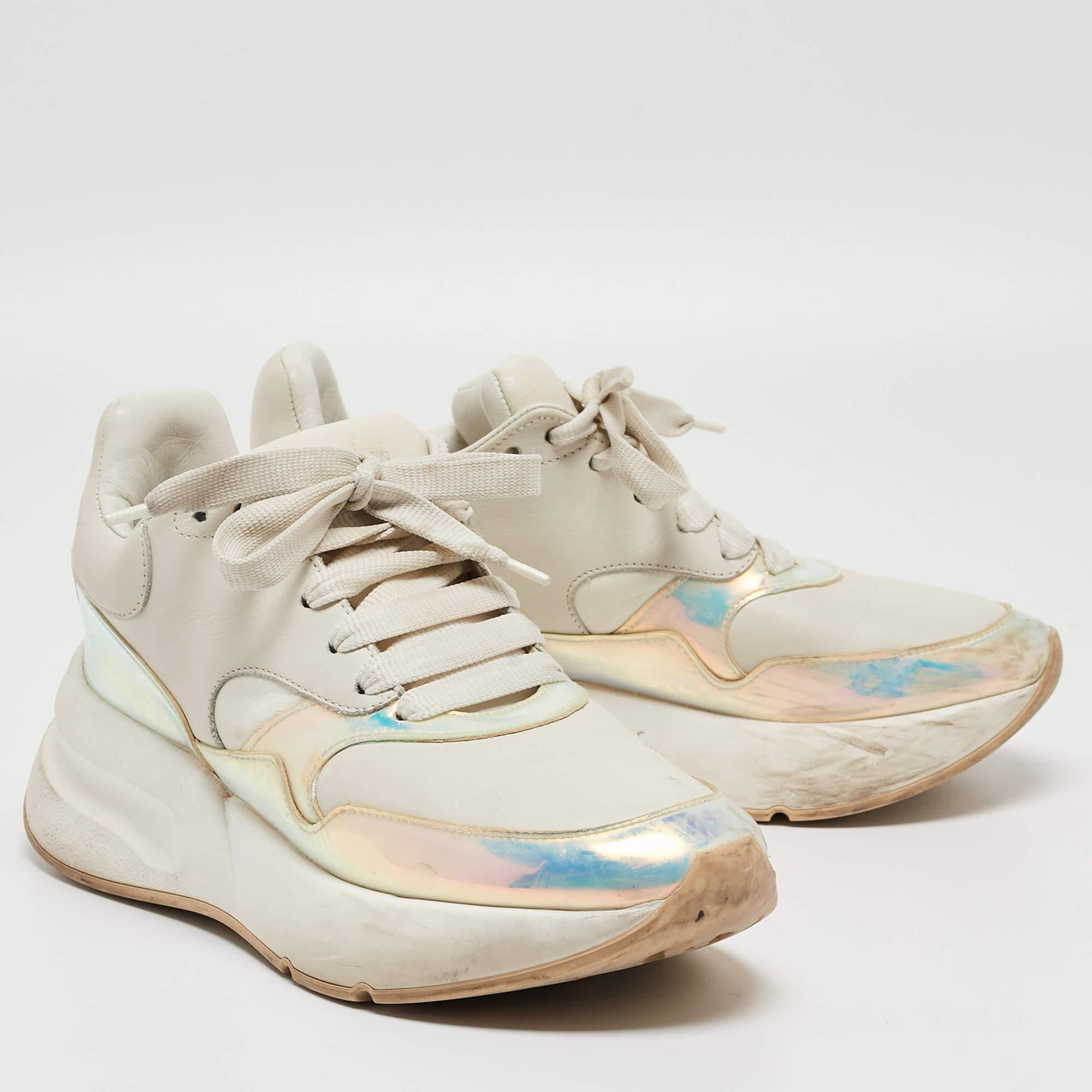 Alexander McQueen White/Holographic Leather Oversized Runner Sneakers Size 39.5 In Good Condition In Dubai, Al Qouz 2
