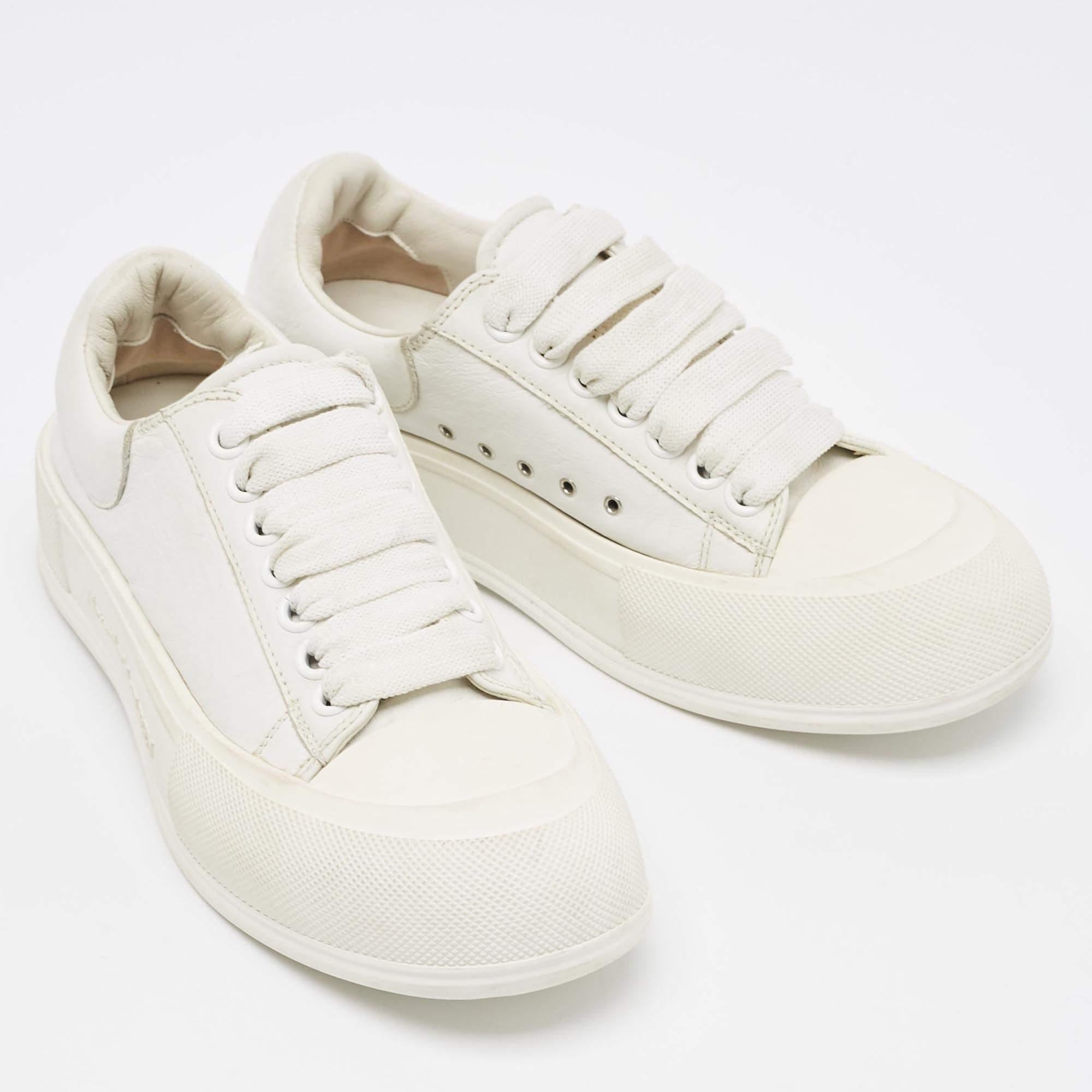 Alexander McQueen White Leather Deck Plimsoll Lace Up Sneakers Size 39 In Good Condition For Sale In Dubai, Al Qouz 2