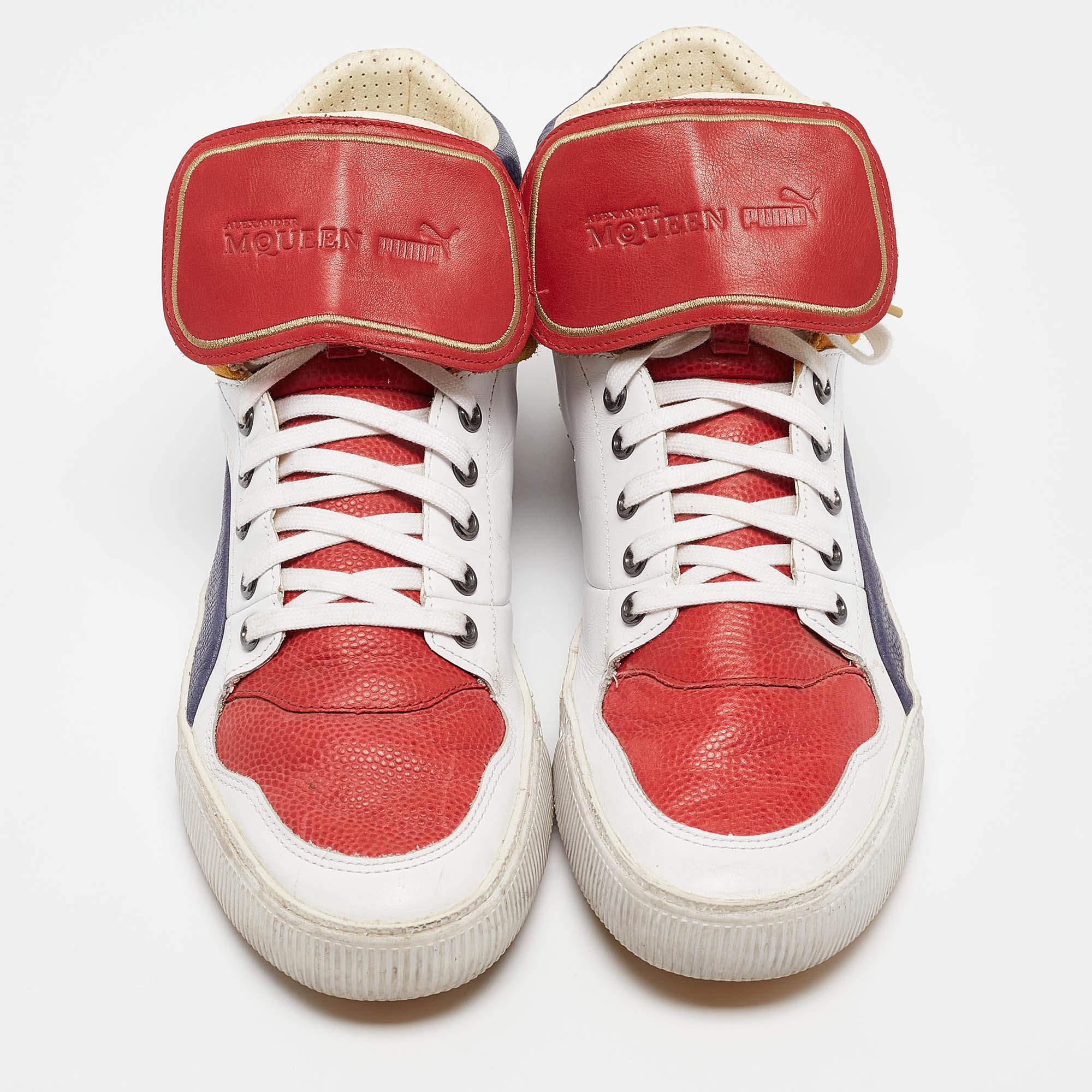 Alexander McQueen White Leather High Top Sneakers Size 44 In Good Condition For Sale In Dubai, Al Qouz 2