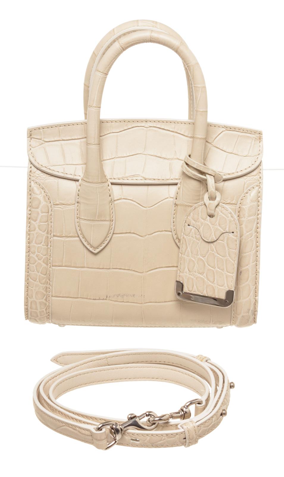 Alexander McQueen White Leather Mc Queen Her Handbag with material leather, gold-tone, interior zip pocket, dual top handle andÂ flap closure.

40673MSCÂ 