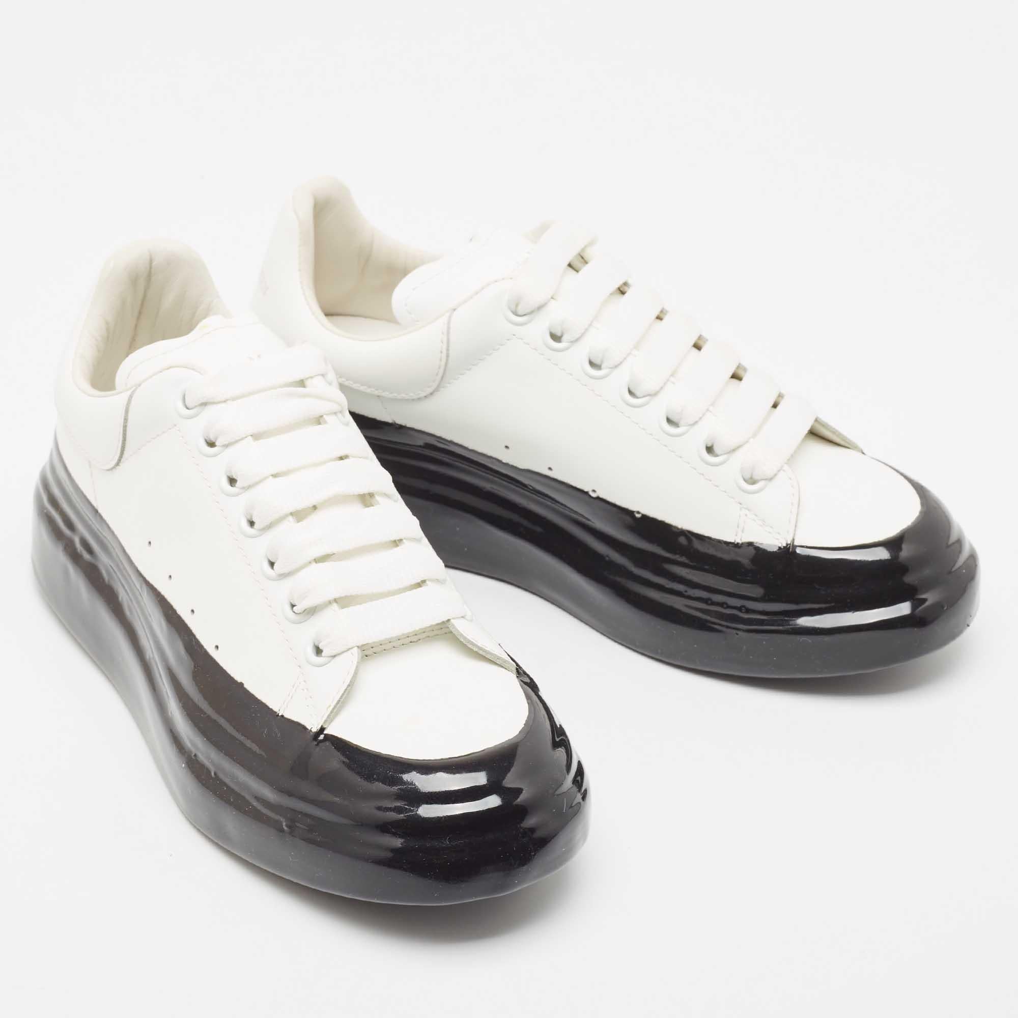 Alexander McQueen White Leather Oversized Low Top Sneakers Size 39 In New Condition In Dubai, Al Qouz 2