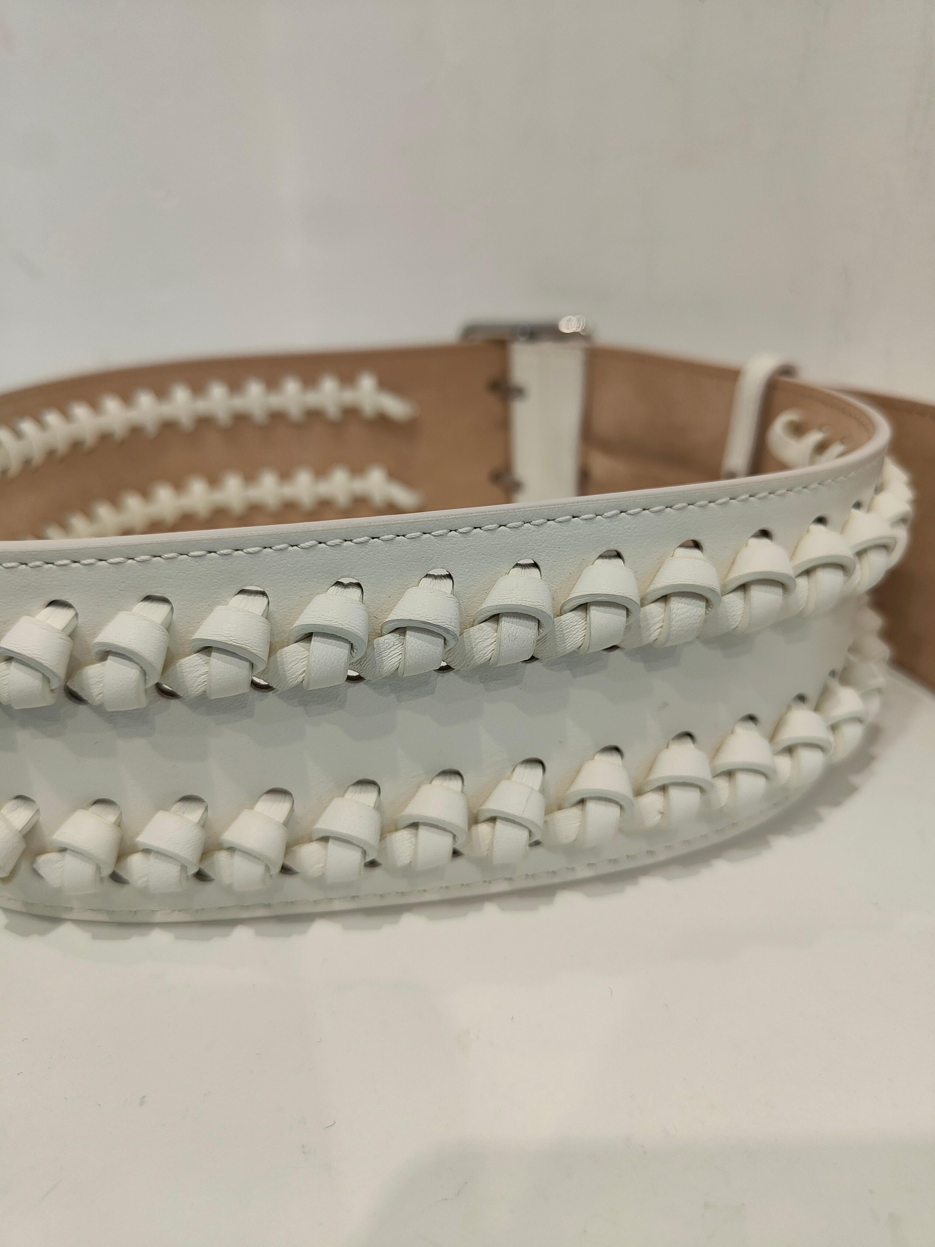 Women's or Men's Alexander McQueen White leather silver hardware belt For Sale