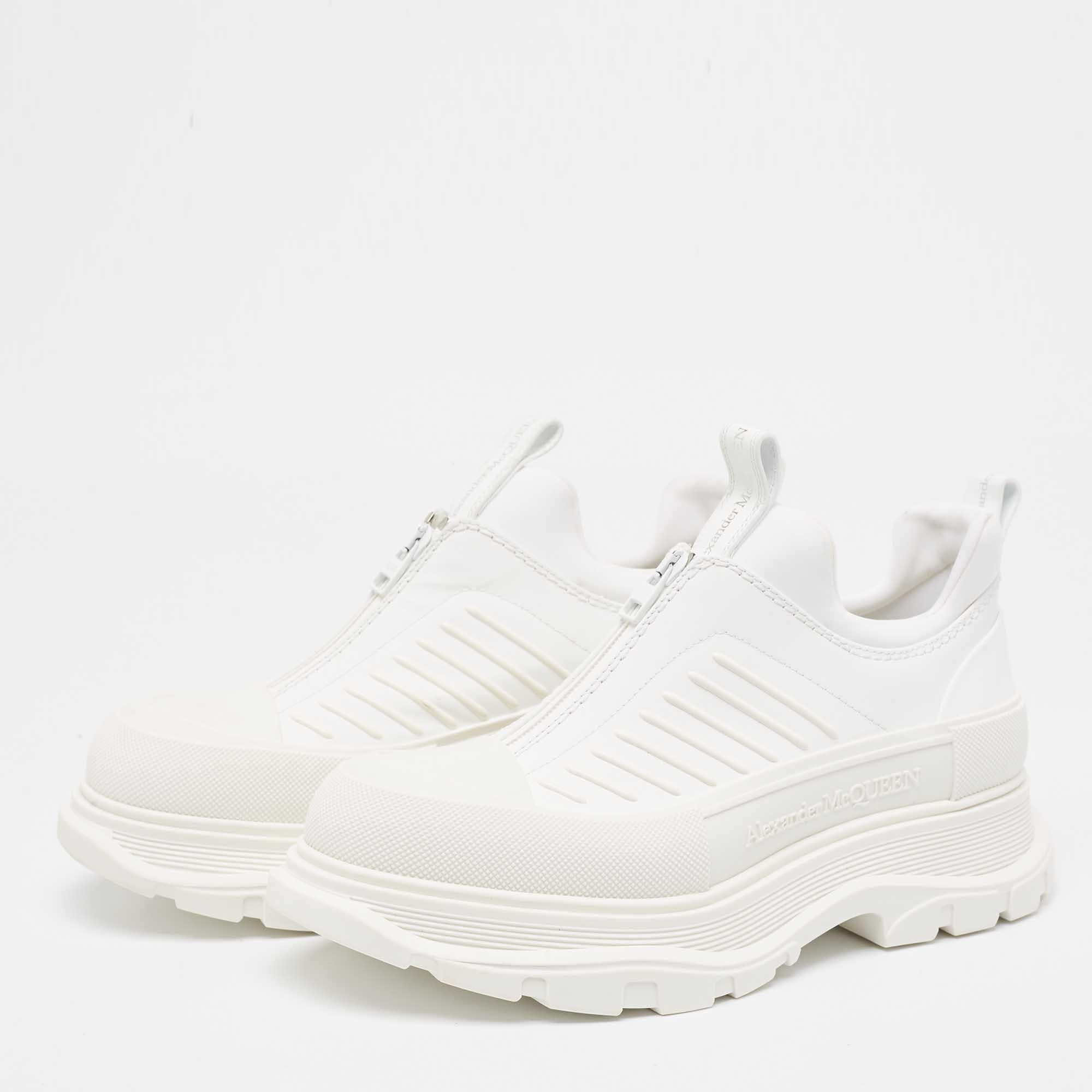 Upgrade your style with these designer sneakers. Meticulously designed for fashion and comfort, they're the ideal choice for a trendy and comfortable stride.