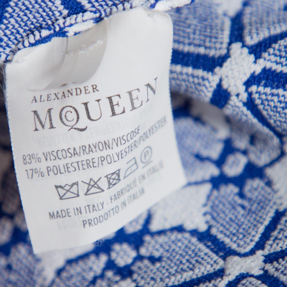 Alexander McQueen White & Navy Blue Floral Jacquard Crop Top and Short Set S In Good Condition In Dubai, Al Qouz 2