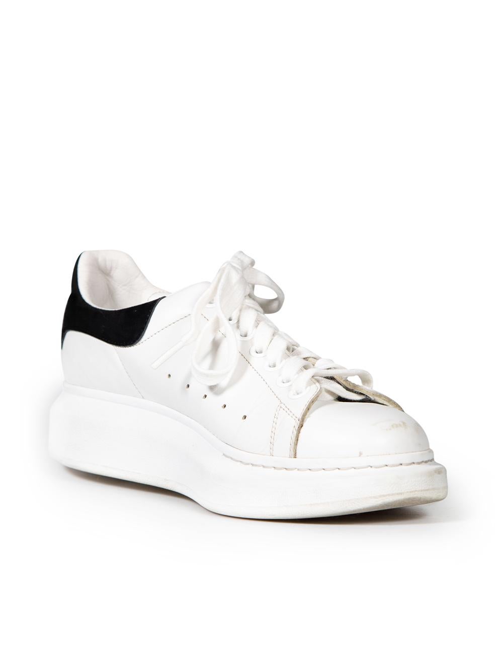 CONDITION is Good. Minor wear to trainers is evident. Light creasing to leather on toe creases and minor scuff marks to front of both toes on this used Alexander McQueen designer resale item. These shoes come with original dust bag.
 
 
 
 Details
