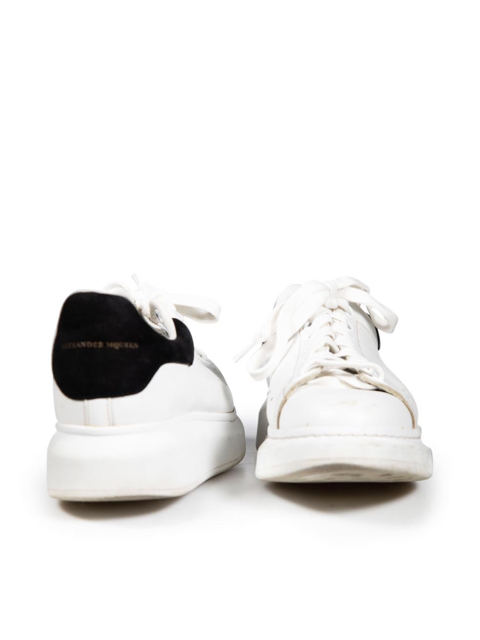 Alexander McQueen White Oversize Leather Trainers Size IT 39 In Good Condition For Sale In London, GB
