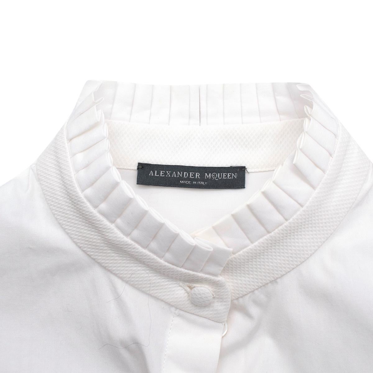 Alexander McQueen White Poplin & Waffle Cotton Shirt US 2-4 In Excellent Condition For Sale In London, GB