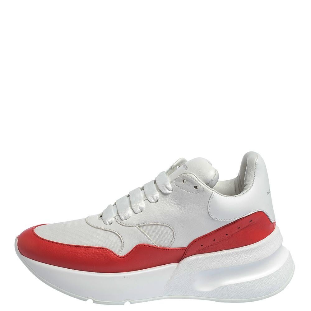 Alexander McQueen White/Red Leather And Mesh Oversized Runner Low Size 40 In Excellent Condition In Dubai, Al Qouz 2