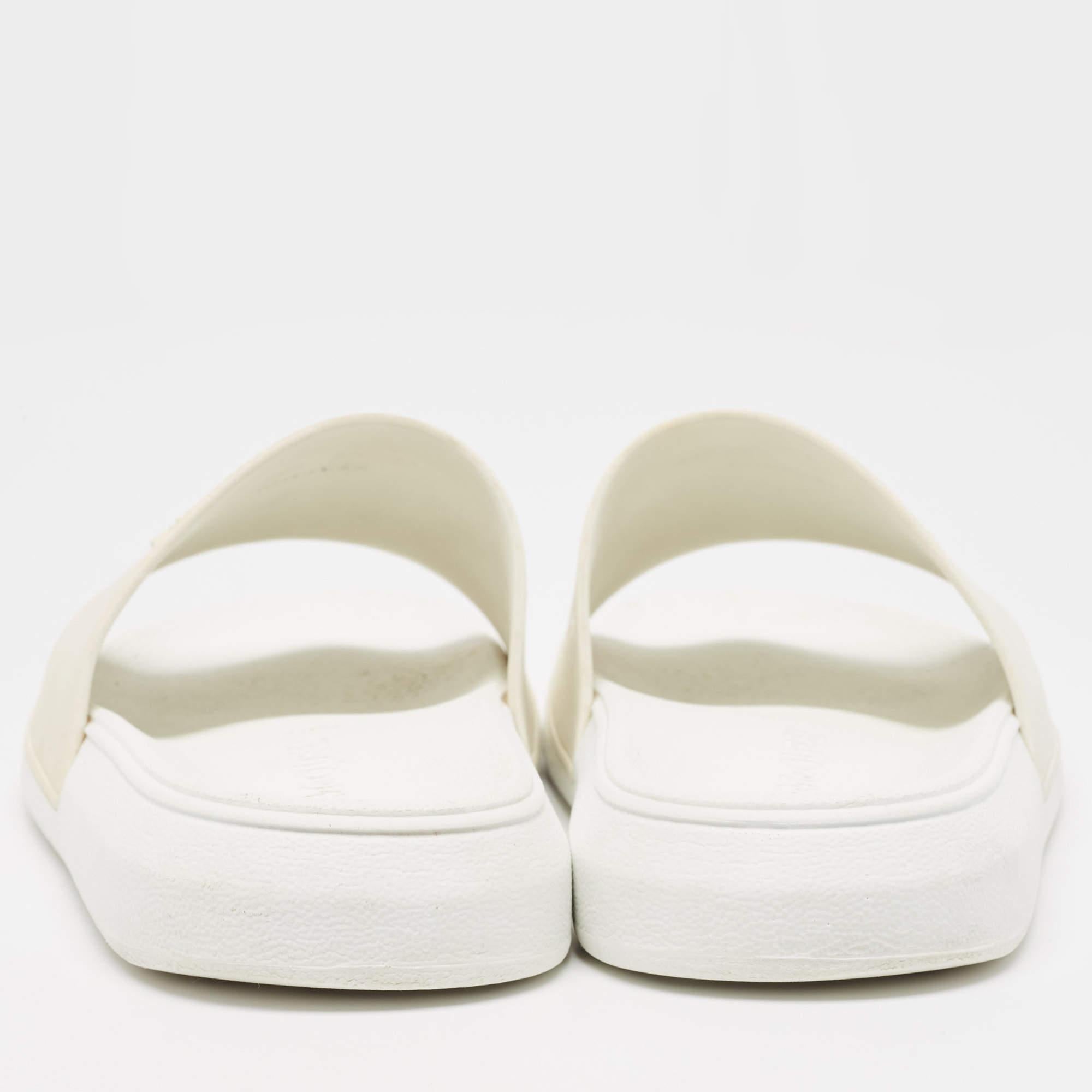 Alexander McQueen - Chausssures plates en caoutchouc blanc, taille 36 Pour femmes en vente