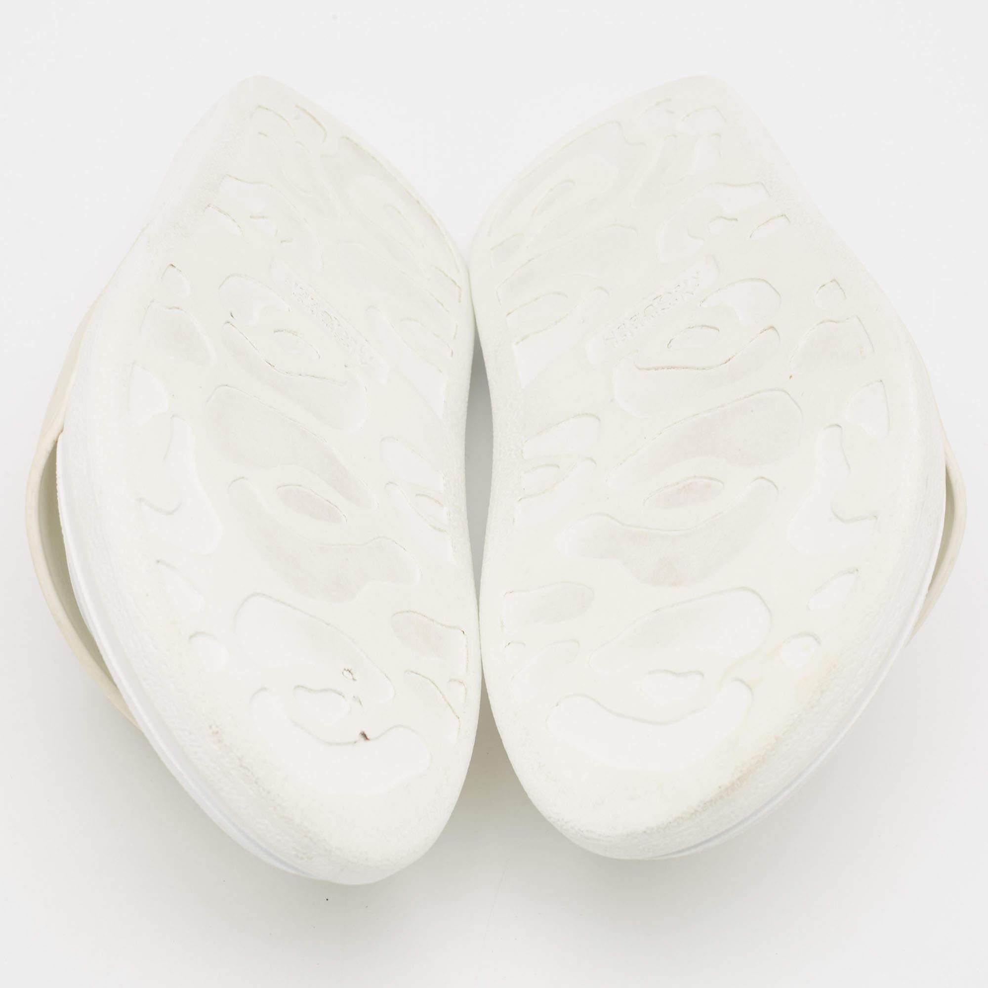 Alexander McQueen - Chausssures plates en caoutchouc blanc, taille 36 en vente 1
