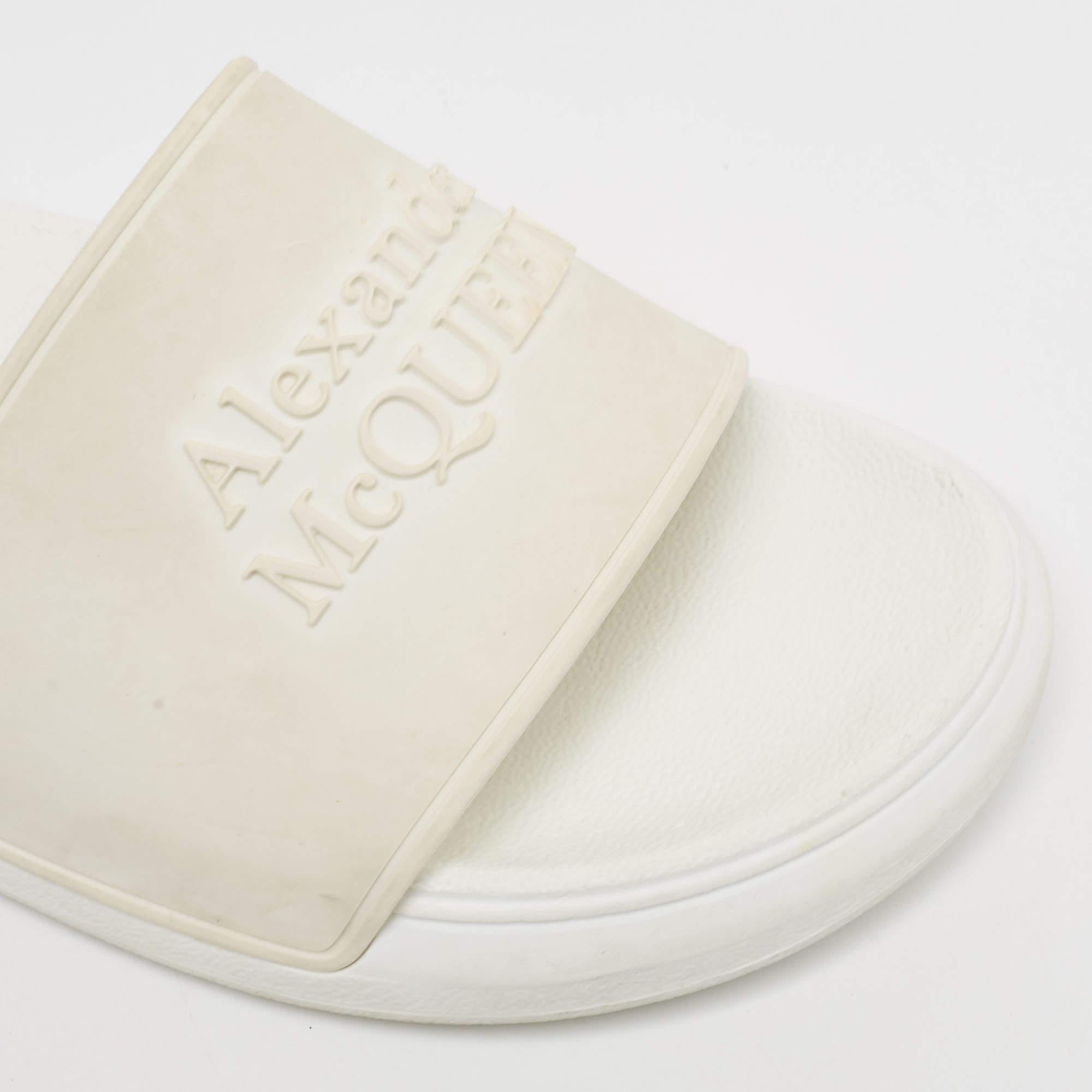 Alexander McQueen - Chausssures plates en caoutchouc blanc, taille 36 en vente 3