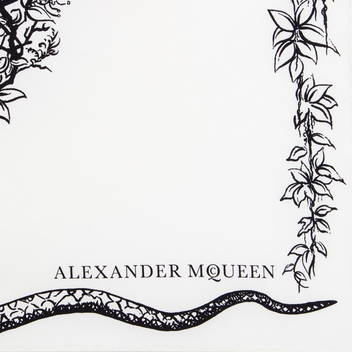 Alexander McQueen Snake Skull bandana scarf in white silk twill with details in black, grey and red and white beads in the corners. Has been worn and is in excellent condition.

Width 60cm (23.4in)
Length 60cm (23.4in)