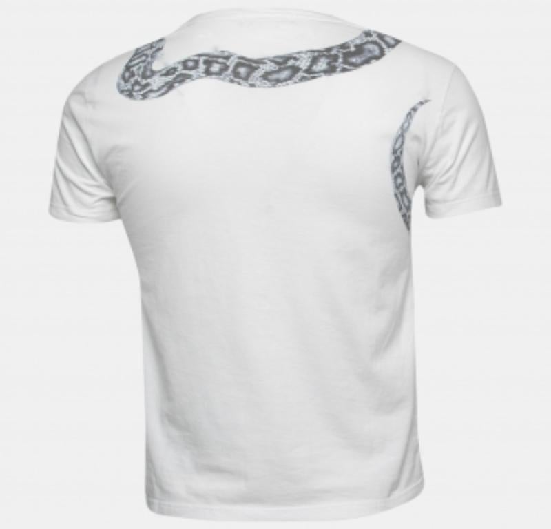 Perfetta per le uscite casual o per le commissioni, questa T-shirt è il capo migliore per sentirsi a proprio agio e alla moda. Sfoggia una tonalità accattivante e una vestibilità rilassata.