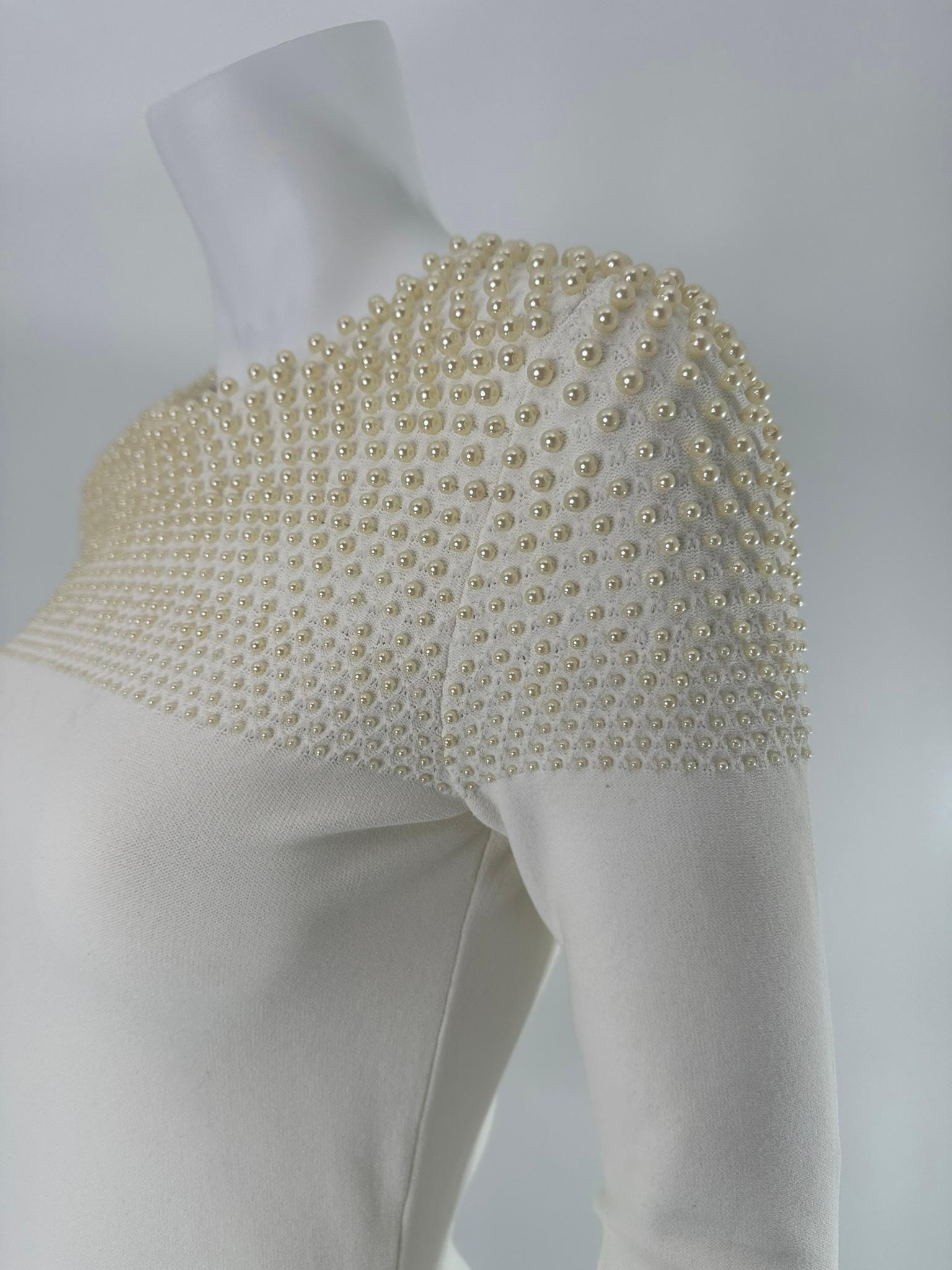 Alexander McQueen White - Robe moulante en tricot extensible à corsage perlé et ourlet évasé en vente 7