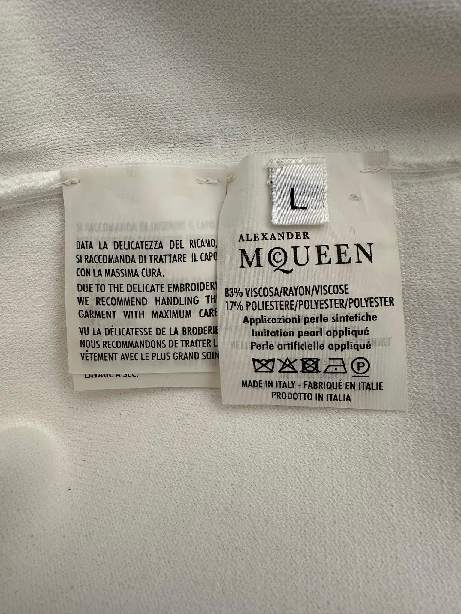 Alexander McQueen White - Robe moulante en tricot extensible à corsage perlé et ourlet évasé en vente 10