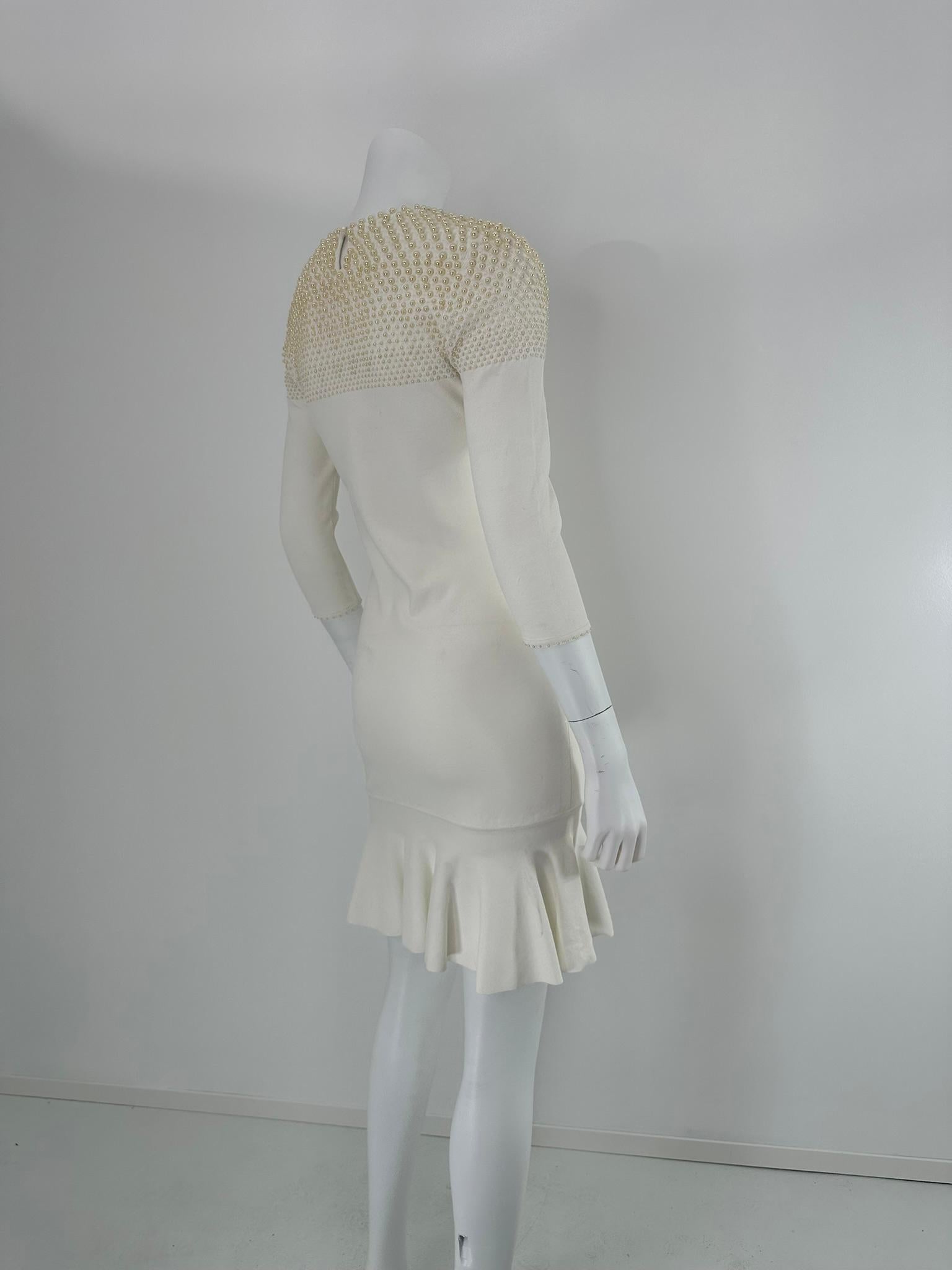 Alexander McQueen White - Robe moulante en tricot extensible à corsage perlé et ourlet évasé en vente 3