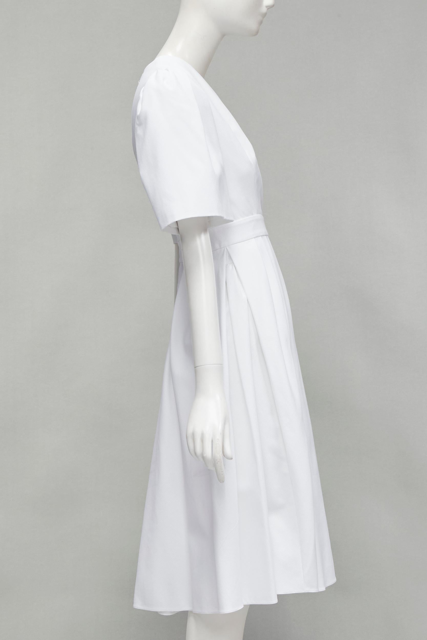 ALEXANDER MCQUEEN white structural bell sleeve V neck midi dress IT38 XS In Good Condition For Sale In Hong Kong, NT