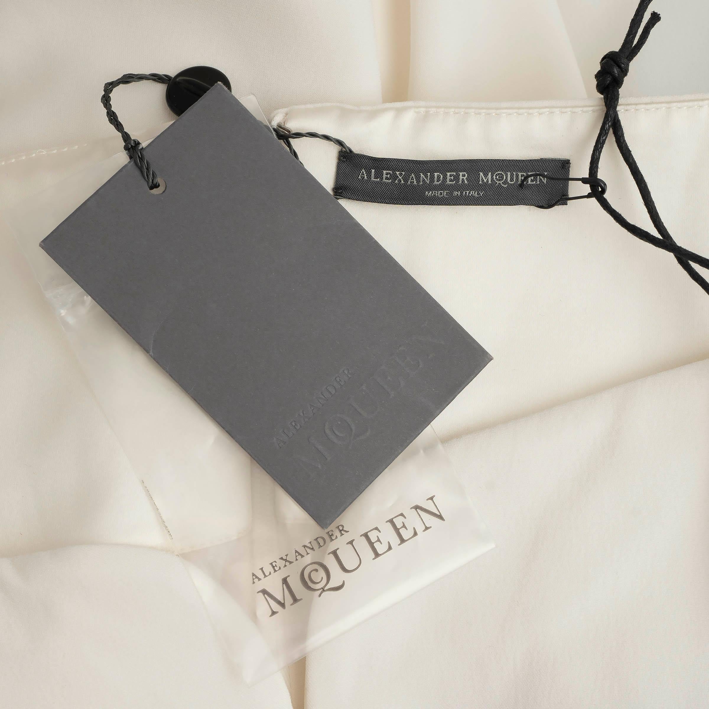 Grigio Alexander McQueen, abito in viscosa bianca con maniche a foglia, vestito 46 XL in vendita