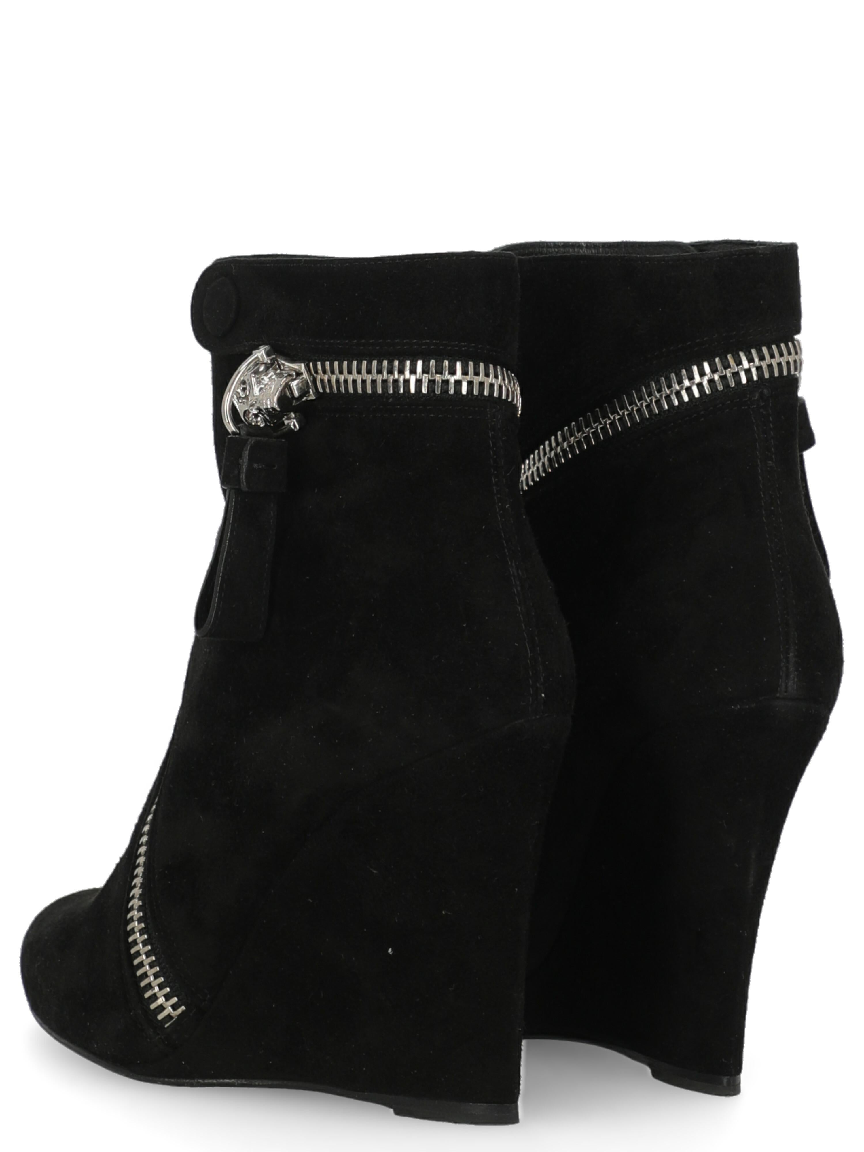 Women's Alexander Mcqueen Women  Ankle boots Black Leather IT 37 For Sale