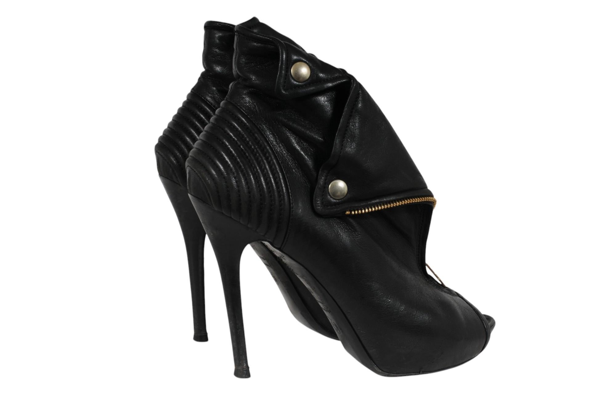Alexander McQueen Mujer Skull Moto Peep Toe Zip Botines Talla US 10 IT 40 Negro en Bueno estado para la venta en North Miami, FL