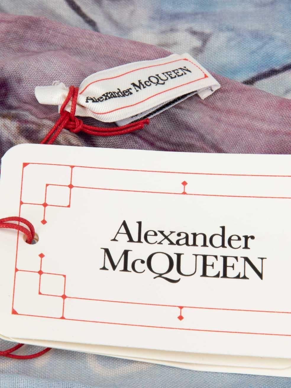 Alexander McQueen Women's Blue Wool Printed Eden Scarf In New Condition In London, GB