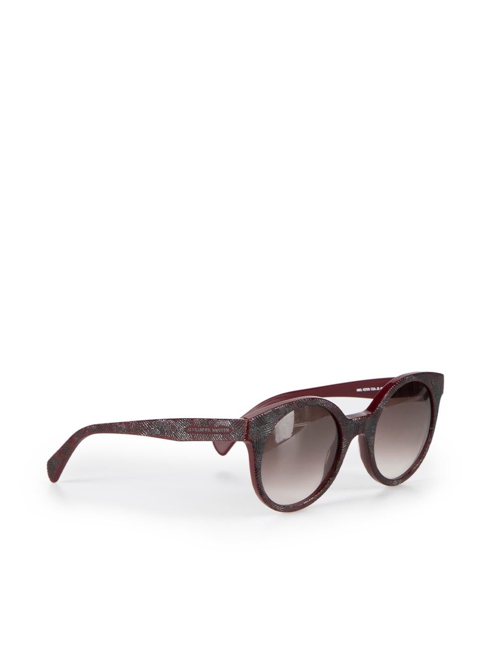 CONDITION is Very good. Hardly any visible wear to sunglasses is evident on this used Alexander McQueen designer resale item. This item comes with original case.



Details


Burgundy

Plastic

Round frame sunglasses

Textured

Brown tinted ombre