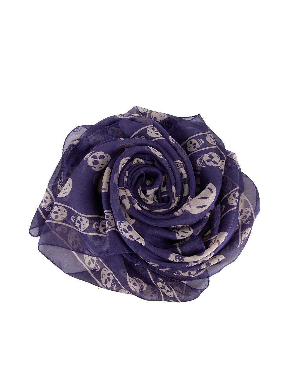 CONDITION is Very good. Hardly any visible wear to scarf is evident on this used Alexander McQueen designer resale item.



Details


Purple

Silk

Square scarf

See through chiffon

Skull printed pattern





Made in Italy



Composition

100%