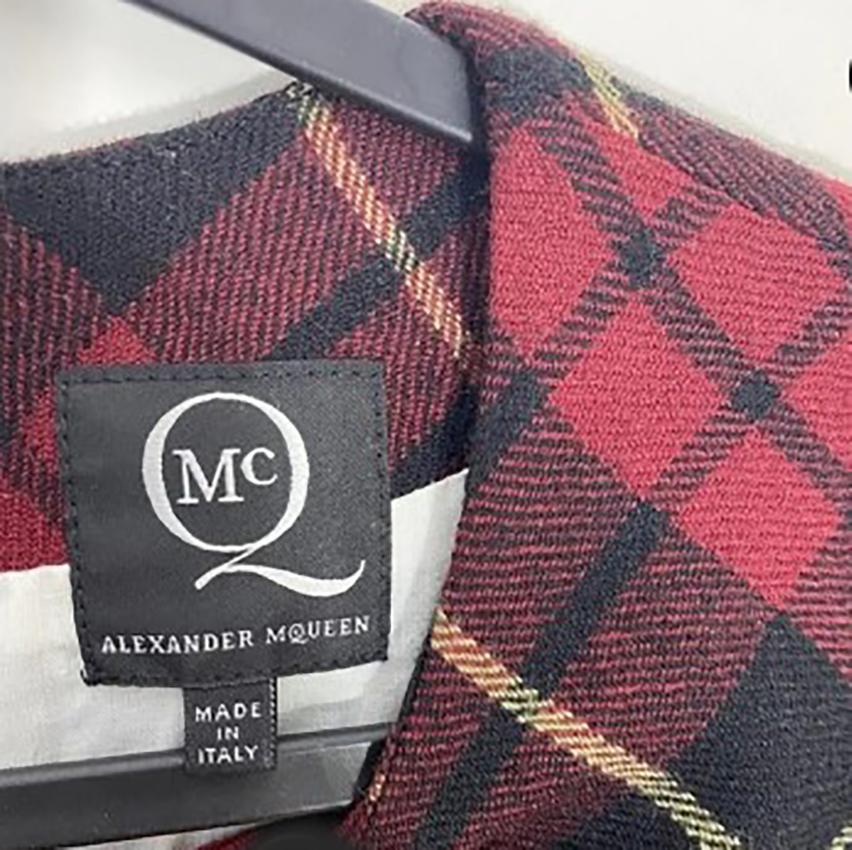 Alexander McQueen Tartan-Kleid aus Wolle in mittlerer Länge, Größe S im Zustand „Hervorragend“ im Angebot in Montgomery, TX