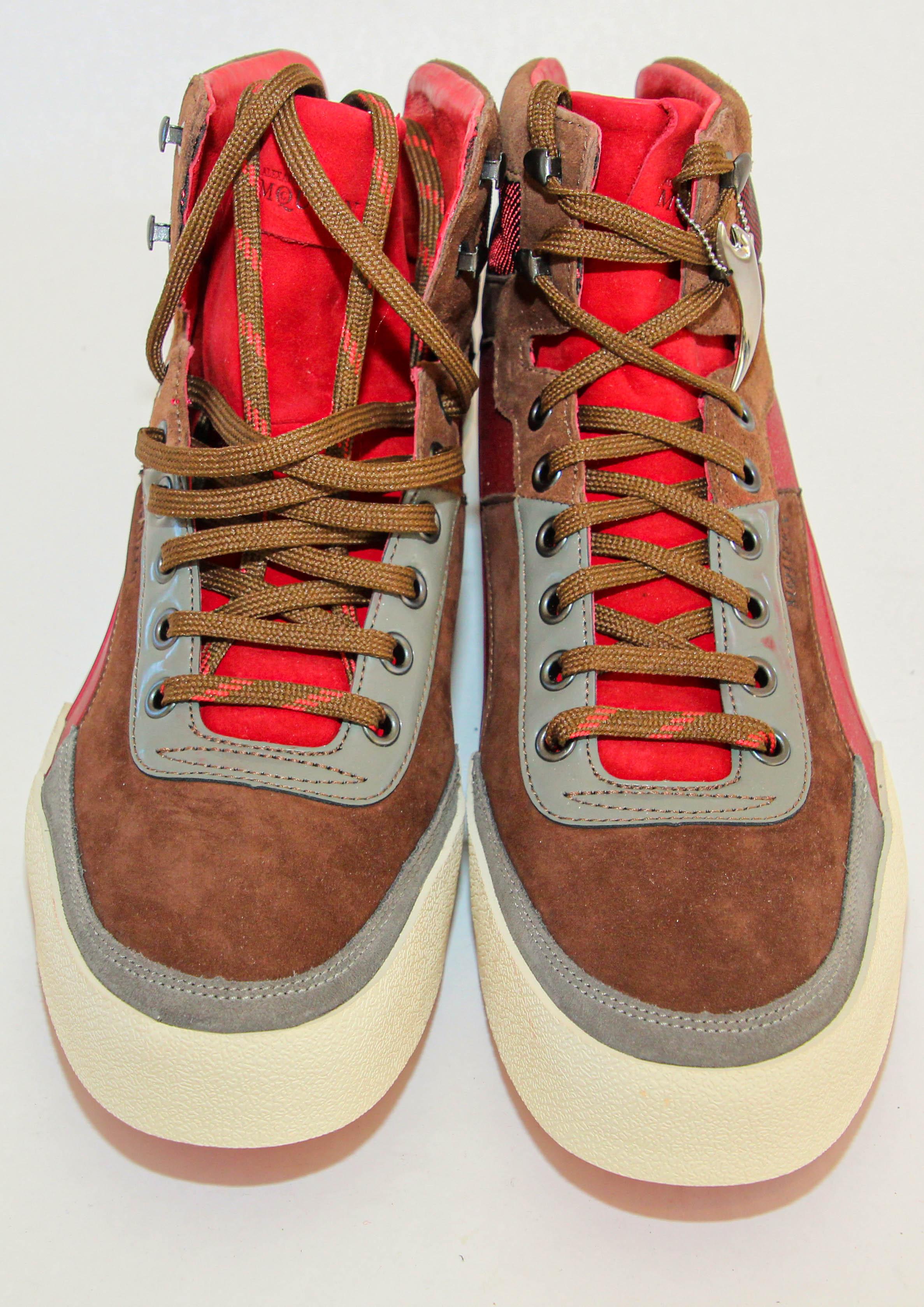 Alexander McQueen X Puma AMQ Trail Trainer Mid Top Sneakers Red Suede US 9 In Excellent Condition For Sale In North Hollywood, CA