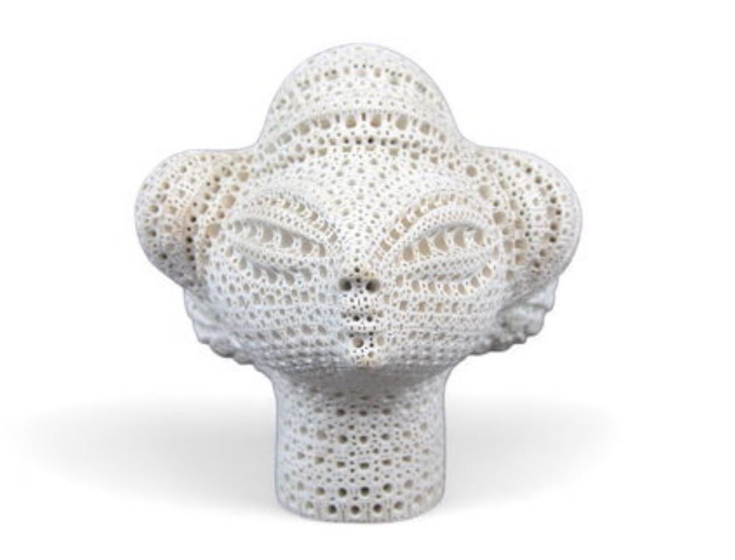 “Stylized Terracotta Head” - Sculpture de Alexander Ney