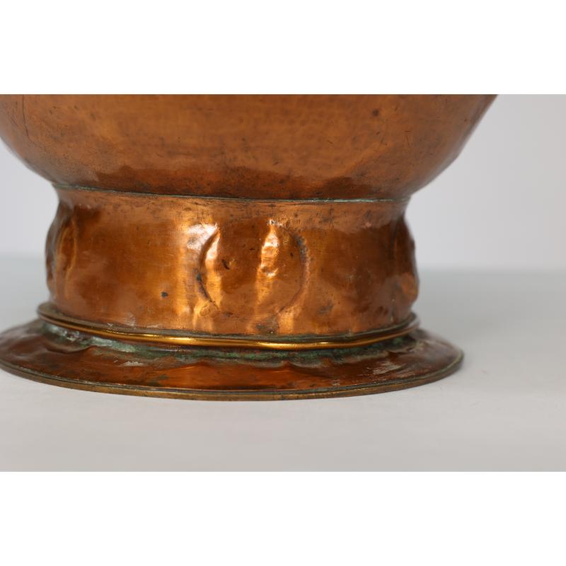 Alexander Ritchie of Iona style. A large hand hammered heavy gage copper planter For Sale 2