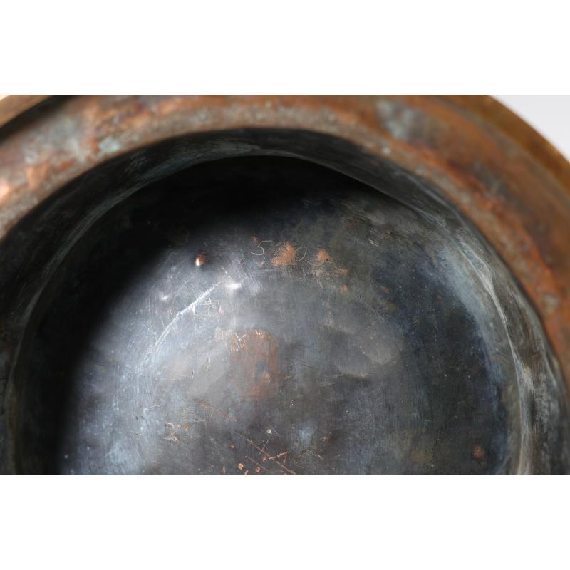 Alexander Ritchie of Iona style. A large hand hammered heavy gage copper planter For Sale 4