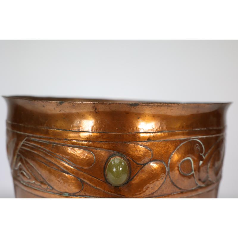 Early 20th Century Alexander Ritchie of Iona style. A large hand hammered heavy gage copper planter For Sale