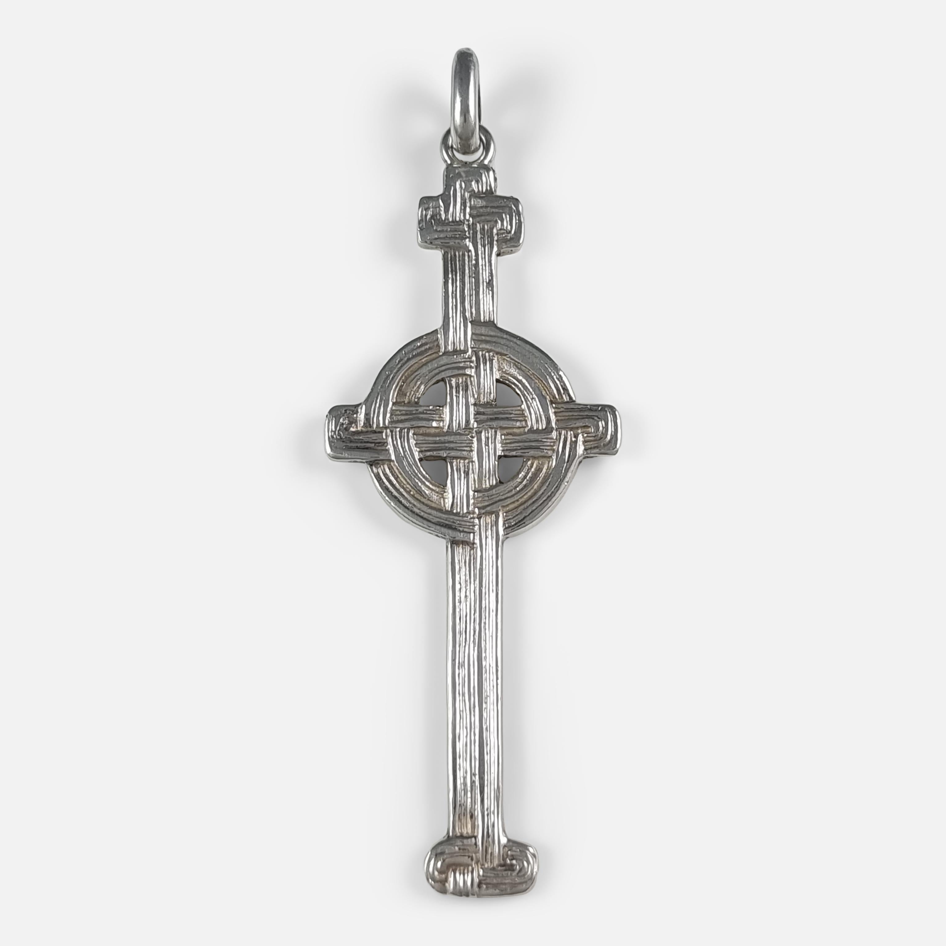 Alexander Ritchie Silver Cross Pendant and Chain, 1925 In Good Condition In Glasgow, GB