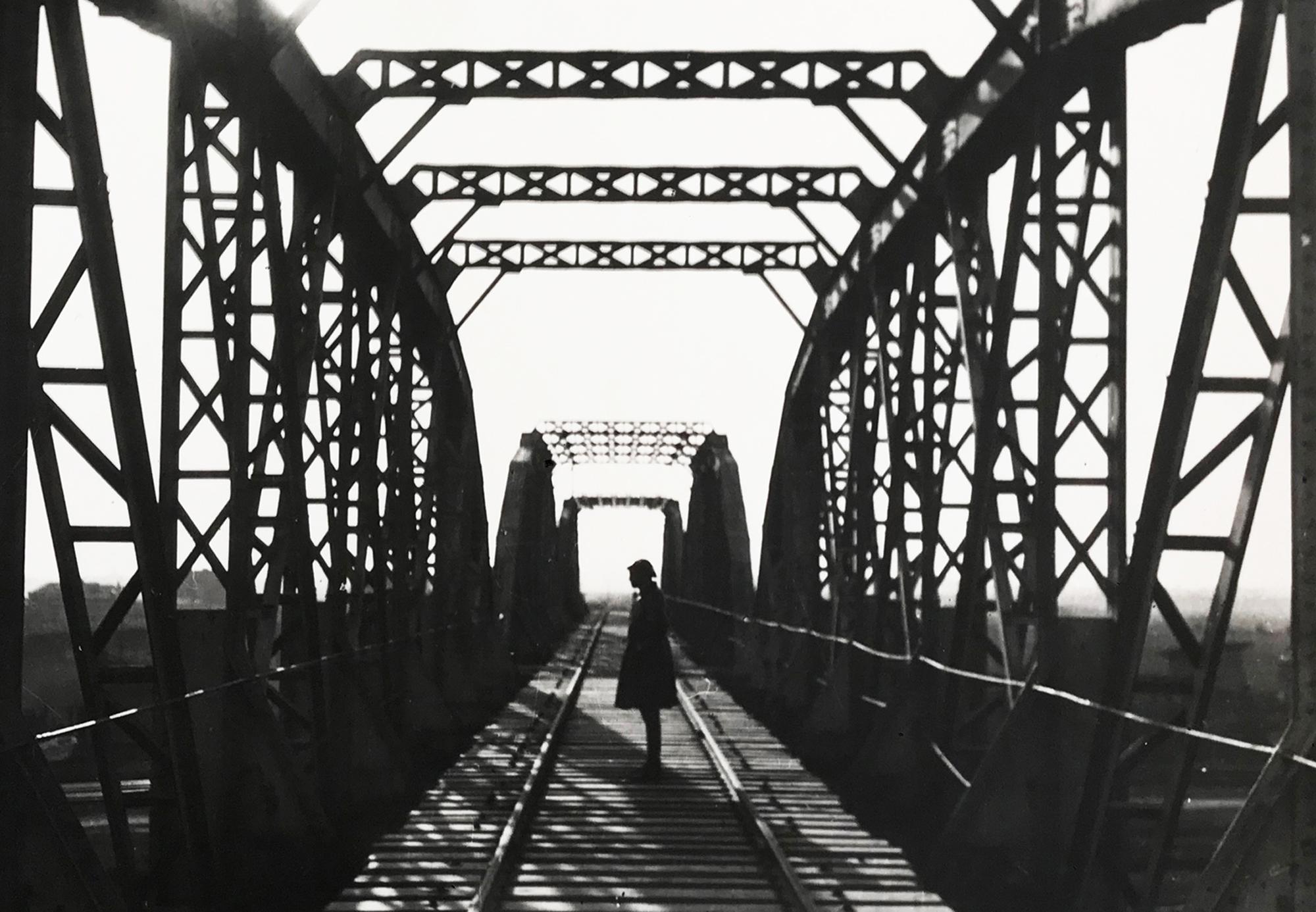 Alexander Rodchenko, Eisenbahnbrücke: Silber-Gelatinedruck, Moderne Kunst im Angebot 1