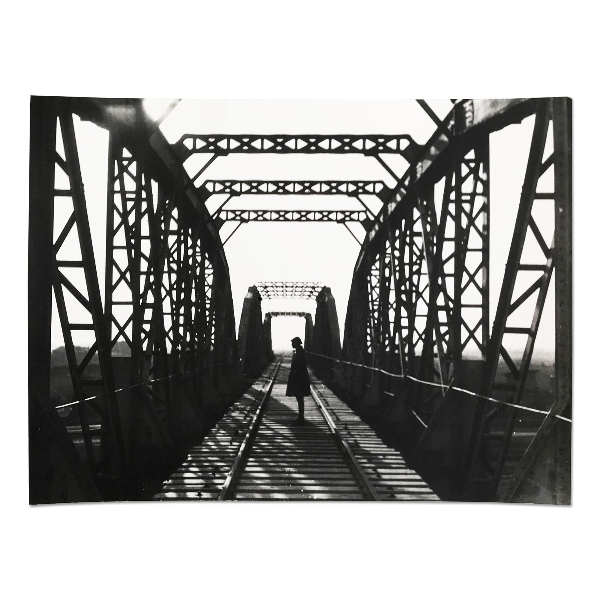 Alexander Rodchenko (St. Petersburg 1891- 1956 Moscow) 
Railway Bridge, 1987 (circa 1925)
Medium: Silver gelatin print (posthumous)
Production: produced in 1987, from the original negative from around 1925
Dimensions: 18 x 24 cm 
Verso with the