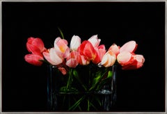 "Tulipanes rojos" Pintura hiperrealista de tulipanes rojos, rosas y blancos en un jarrón