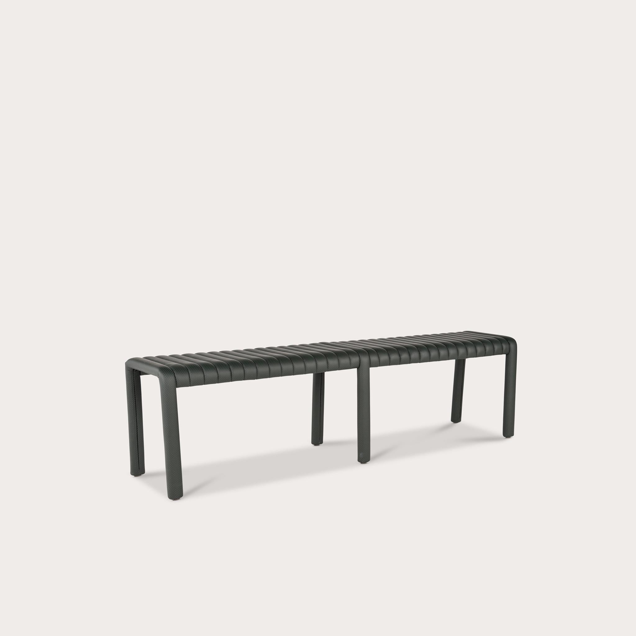 L'Alexander Street 2.0 fait revivre le tabouret de comptoir conçu par Philippe Malouin pour Man of Parts. En créant un lien émotionnel avec les passionnés d'automobile, il est certain qu'il gagnera une place dans les futurs concours d'élégance. Le