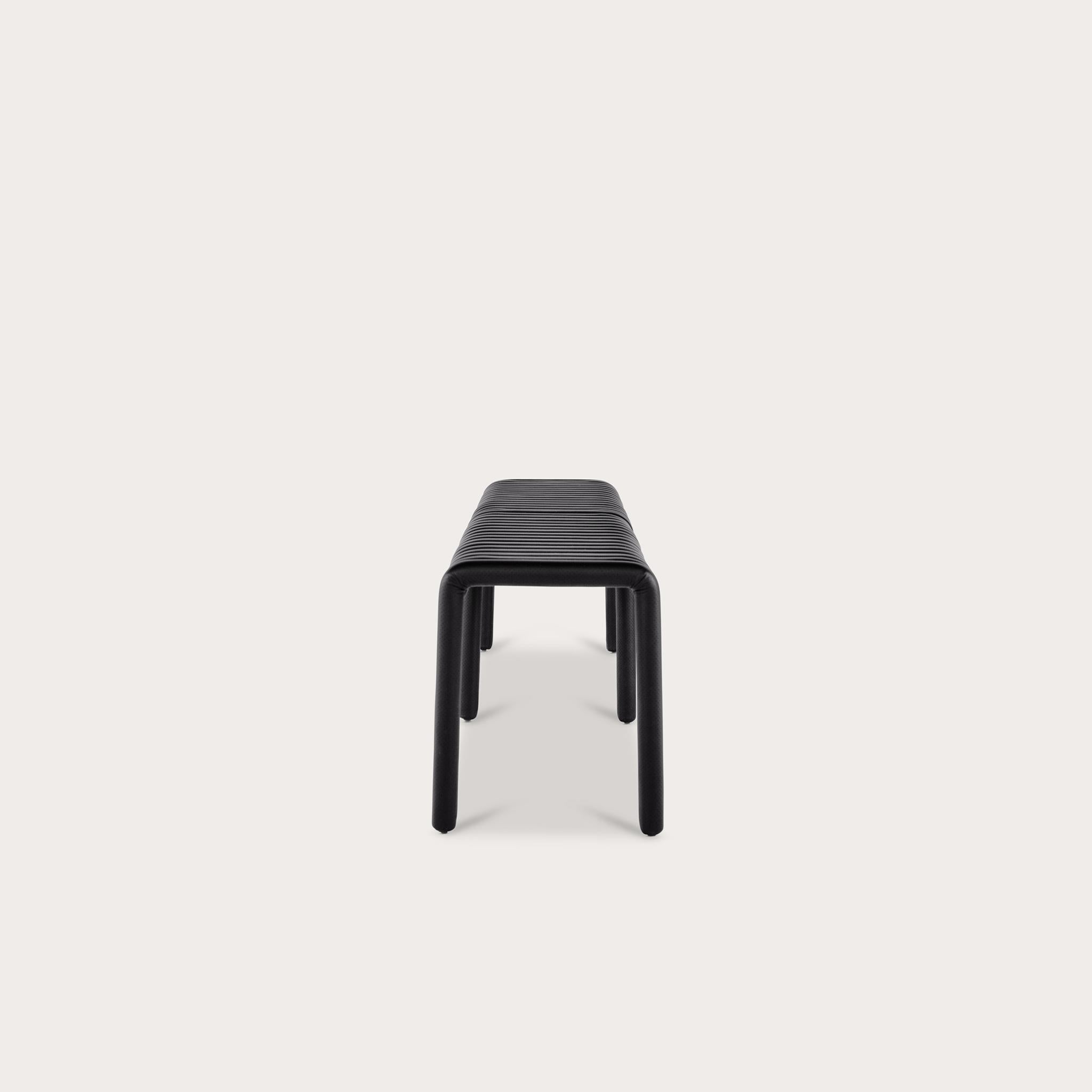 XXIe siècle et contemporain Banc Alexander Street de Philippe Malouin en cuir perforé en vente