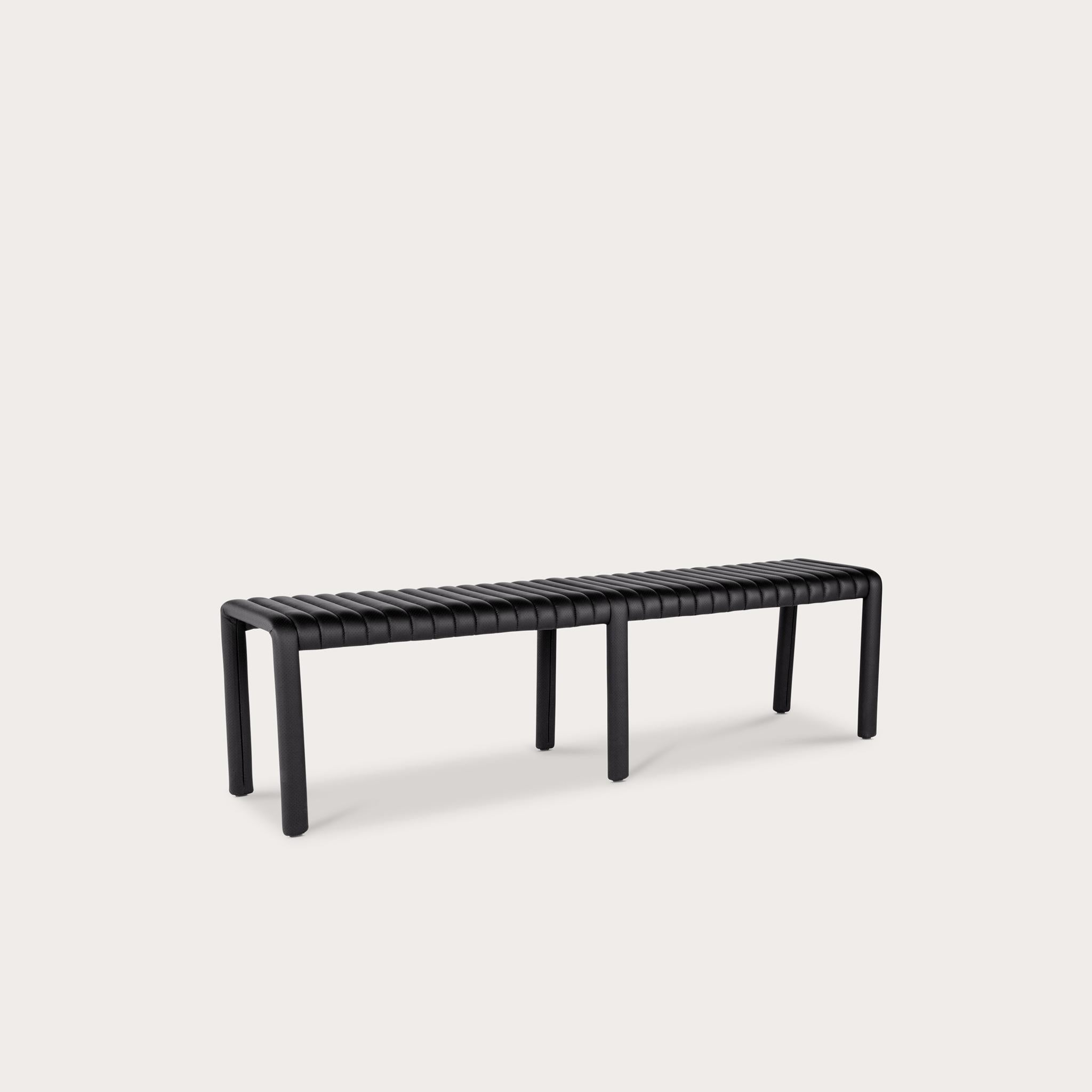 Cuir Banc Alexander Street de Philippe Malouin en cuir perforé en vente