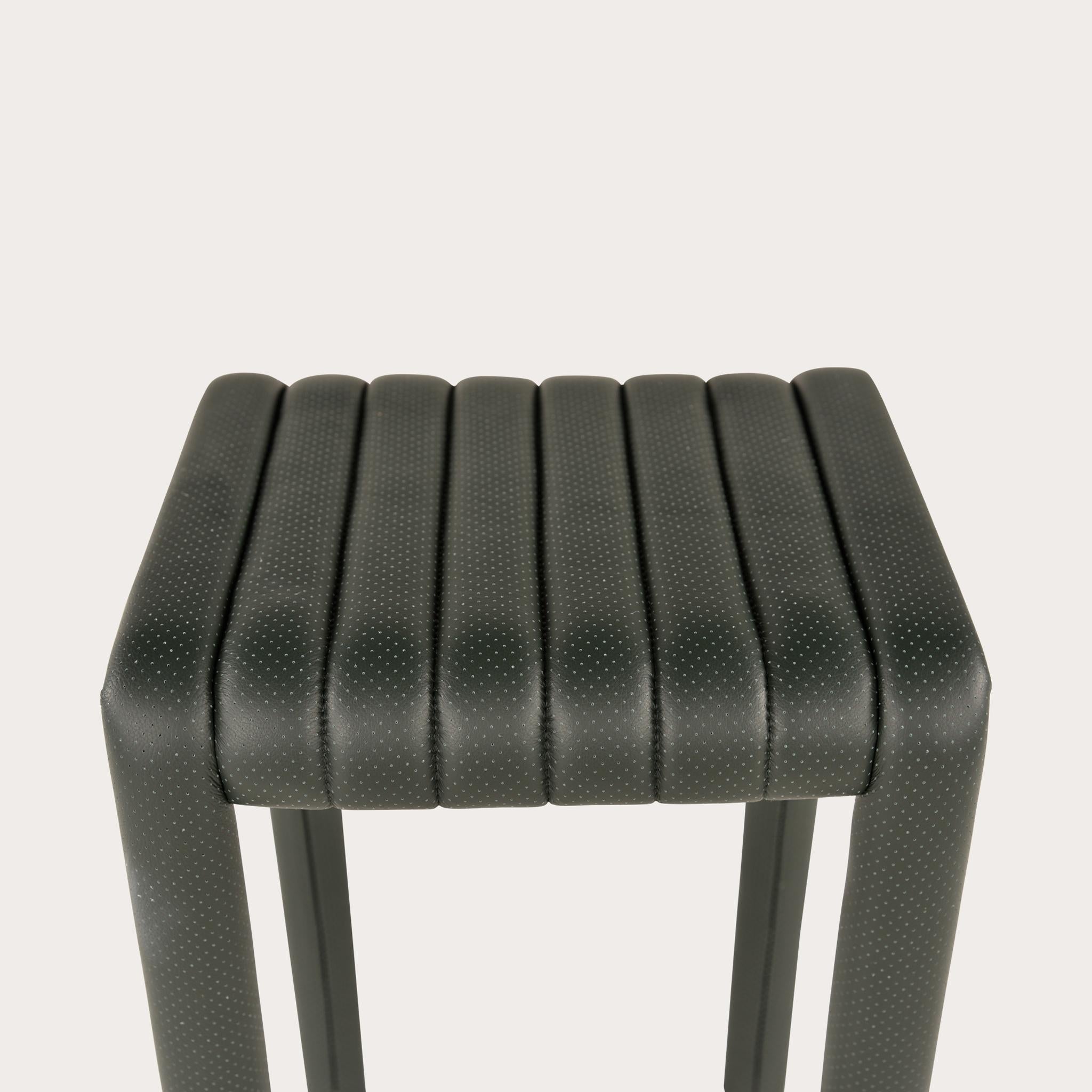 Altro Sgabello Alexander Street di Philippe Malouin in pelle traforata in vendita