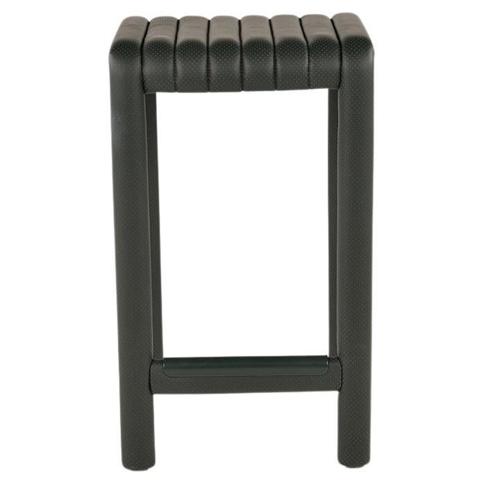 Tabouret Alexander Street de Philippe Malouin en cuir perforé