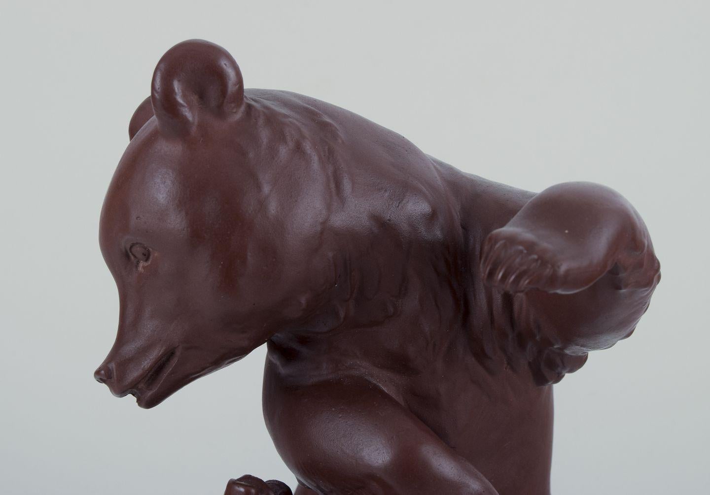 Tedesco Alexander Struck, Meissen Böttger Steinzeug. Figura in gres di orsi che giocano in vendita